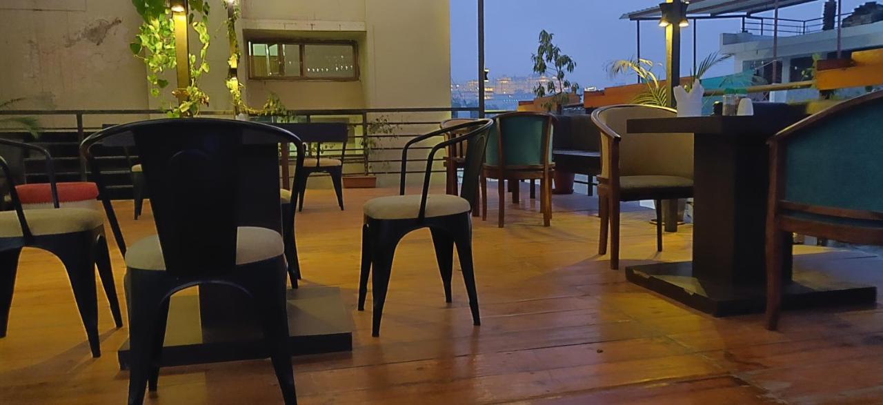 Hotel Vip Udaipur Esterno foto